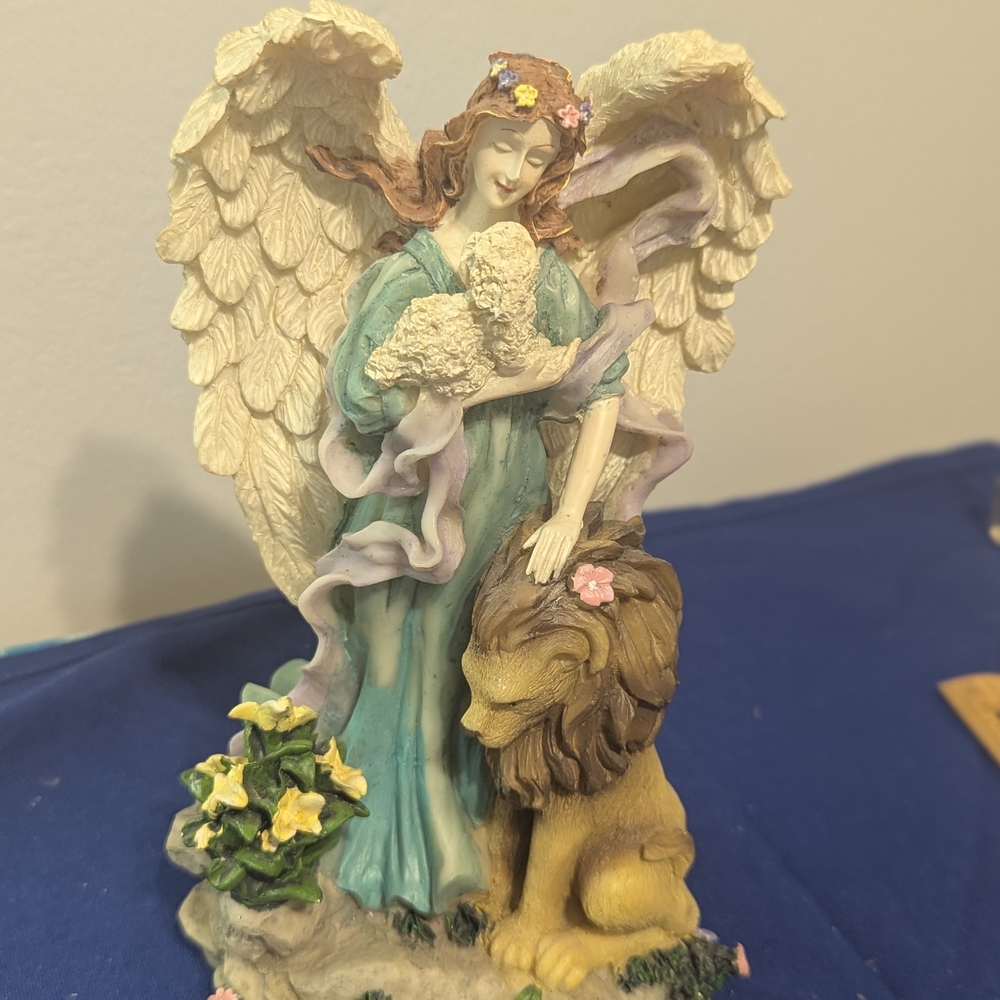 Seraphim Classics Serena "Angel Of Peace" Figurine